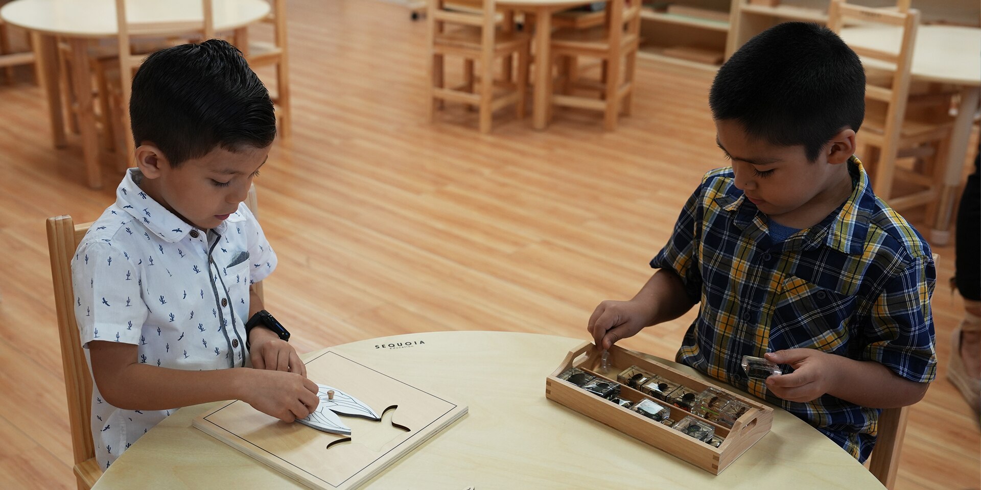 Self-Directed-Learning-Child-in-Montessori-setting-choosing-learning-materials-showcasing-independence-and-exploratory-education